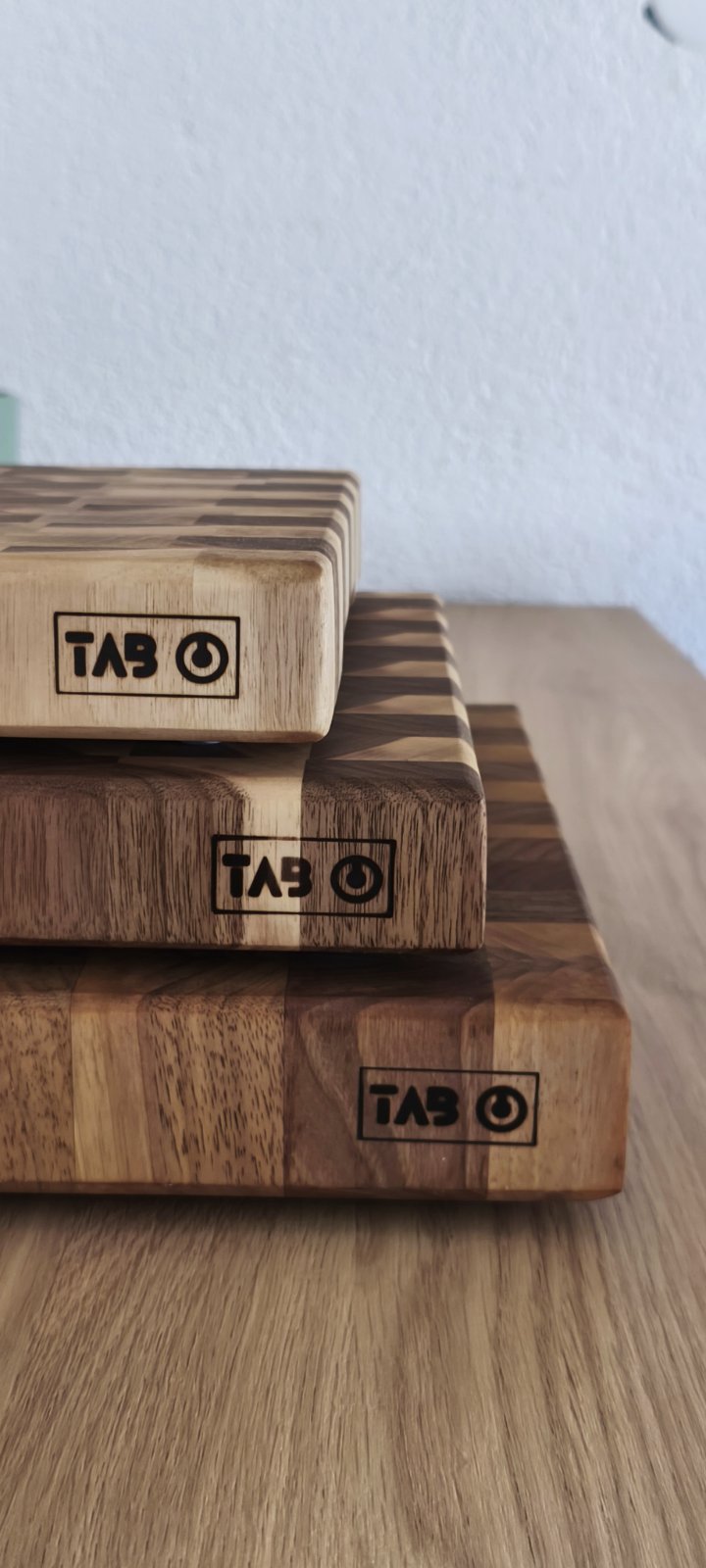 Ručno izrađena end-grain daska od oraha Daske by TAB